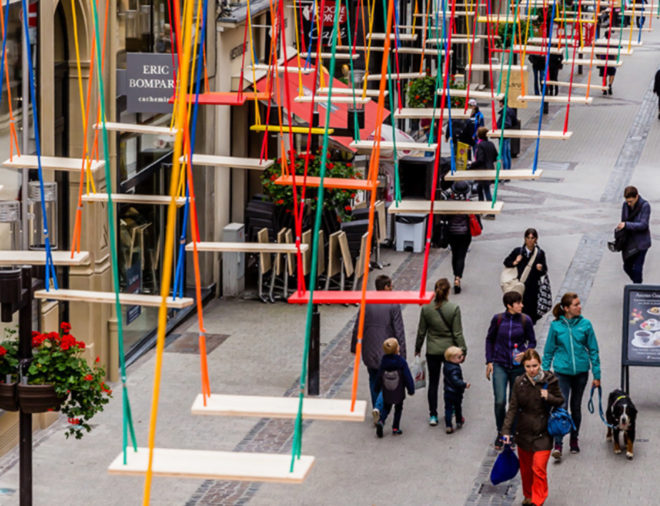 luxembourg swings, max mertens, artist max mertens, luxembourg street swings, public art, outdoor art, swings, art installation, Max Mertens, Rue Philippe II, Avenue de la Porte-Neuve, city center, art exhibit