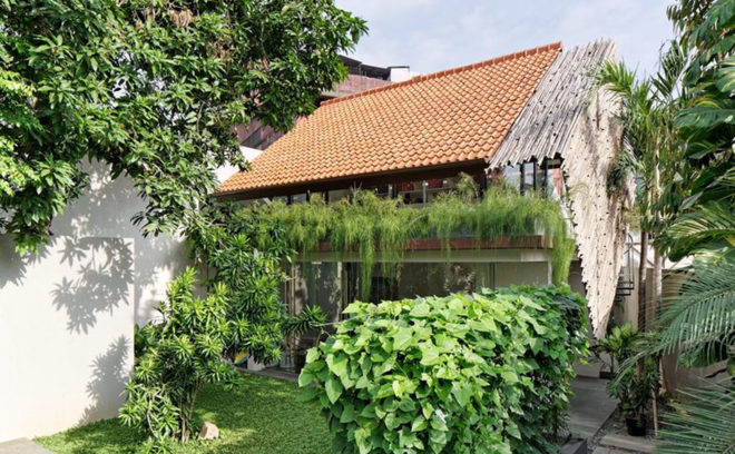 Wahana Architects, DeeRoemah house, natural ventilation, cross ventilation, Jakarta, green renovation, reused materials, skylight, natural light, shade structure, green architecture