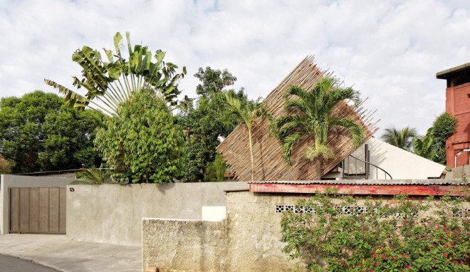 Wahana Architects, DeeRoemah house, natural ventilation, cross ventilation, Jakarta, green renovation, reused materials, skylight, natural light, shade structure, green architecture
