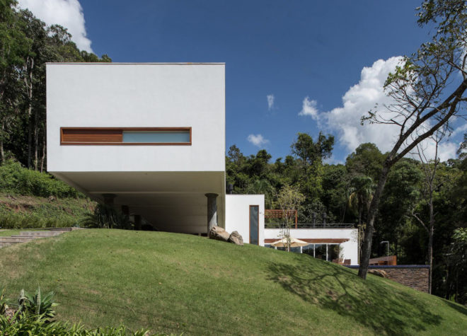 House 4.16.3, Luciano Lerner Basso, Basso Engenharia, brazil, cantilevered house, pool, brazil countryside