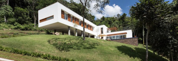 House 4.16.3, Luciano Lerner Basso, Basso Engenharia, brazil, cantilevered house, pool, brazil countryside