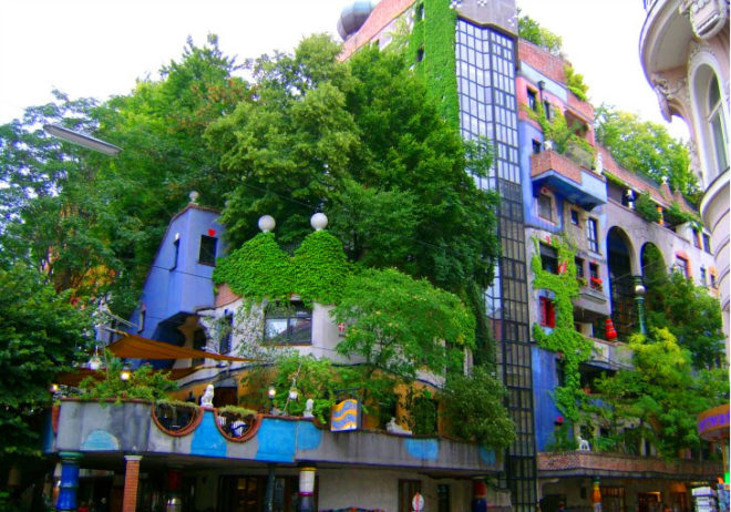 Hundertwasserhaus, Friedensreich Hundertwasser, biomimicry, biodesign