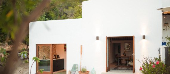 Little house in the Campo by Ibiza Interiors and Standard Studio, stable renovation by Ibiza Interiors, stable renovation in Ibiza, stable renovation by Standard Studio, green renovation Ibiza, solar powered house in Ibiza