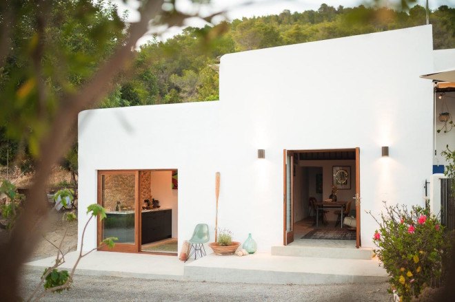 Little house in the Campo by Ibiza Interiors and Standard Studio, stable renovation by Ibiza Interiors, stable renovation in Ibiza, stable renovation by Standard Studio, green renovation Ibiza, solar powered house in Ibiza