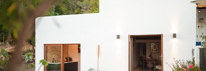 Little house in the Campo by Ibiza Interiors and Standard Studio, stable renovation by Ibiza Interiors, stable renovation in Ibiza, stable renovation by Standard Studio, green renovation Ibiza, solar powered house in Ibiza