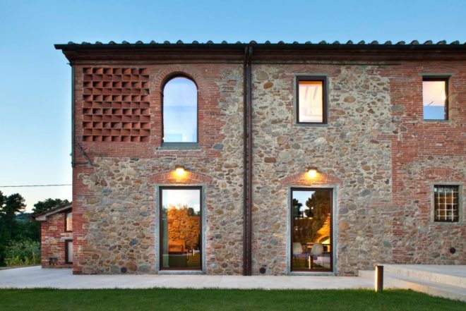 MIDE Architetti, renovated 19th Century home, Farmhouse in the countryside, Tuscany, renovated stone home, stylish interiors, terracota bricks louvre, lime-based plaster