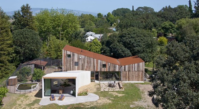 Casper Mork-Ulnes, Meier Rd house, artist's studio, Northern California, green extension, indoor garden, sliding doors, green architecture, pitched roof, barn wood