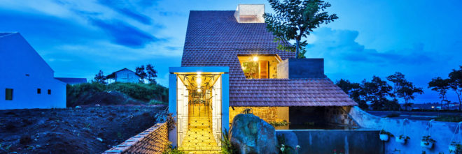 Uncle's House in Vietnam, 3 Atelier architects, house near highway in Vietnam, house with an interior garden, naturally cooled house in Vietnam