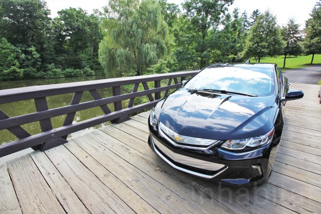 chevrolet, chevy volt, volt electric vehicle, electric vehicle, evs, hudson valley, hudson valley vacation, buttermilk falls inn, buttermilk falls, chevy volt test drive, new york sustainable energy, green transportation