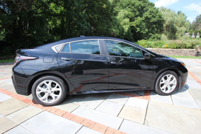 chevrolet, chevy volt, volt electric vehicle, electric vehicle, evs, hudson valley, hudson valley vacation, buttermilk falls inn, buttermilk falls, chevy volt test drive, new york sustainable energy, green transportation