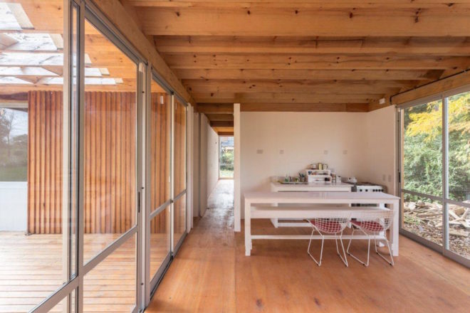 Case de Madera by Estudio Borrachia. Casa de Madera in Buenos Aires, modular architecture in Buenos Aires, Buenos Aires home green roof
