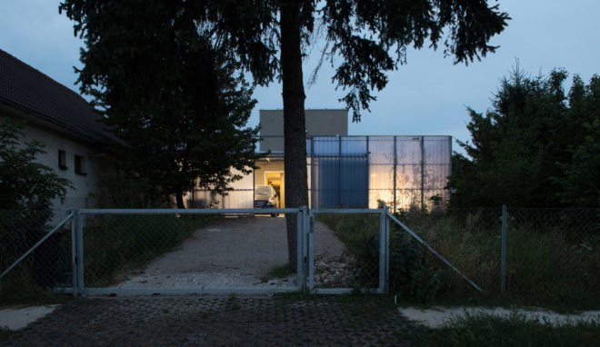 Casa en una Casa, House within a house, Plural architects, detached house, Slovakia, swimming pool, natural light, rear garden, storage spaces, green architecture