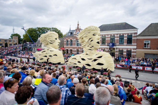 Corso Zundert, Zundert, Netherlands, the Netherlands, 2016 Corso Zundert, flower, flowers, flower parade, flower floats, dahlia, dahlias, dahlia floats, Caught By The Wind
