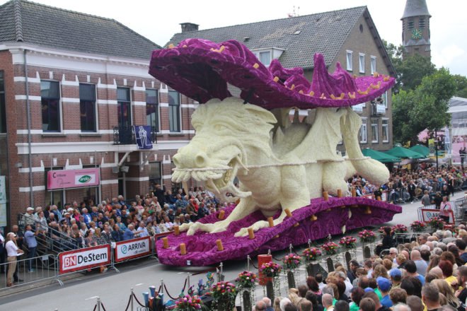 Corso Zundert, Zundert, Netherlands, the Netherlands, 2016 Corso Zundert, flower, flowers, flower parade, flower floats, dahlia, dahlias, dahlia floats, Contra
