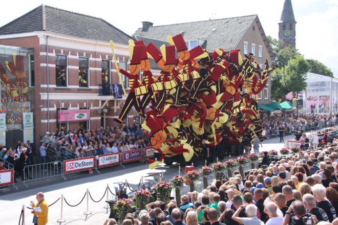 Corso Zundert, Zundert, Netherlands, the Netherlands, 2016 Corso Zundert, flower, flowers, flower parade, flower floats, dahlia, dahlias, dahlia floats, Fanfare