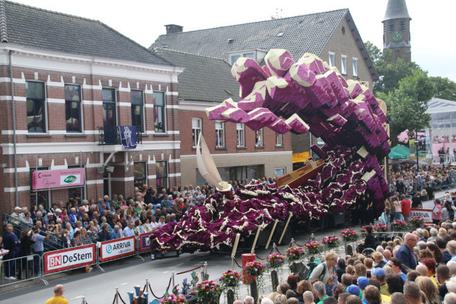 Corso Zundert, Zundert, Netherlands, the Netherlands, 2016 Corso Zundert, flower, flowers, flower parade, flower floats, dahlia, dahlias, dahlia floats, Manpower 12
