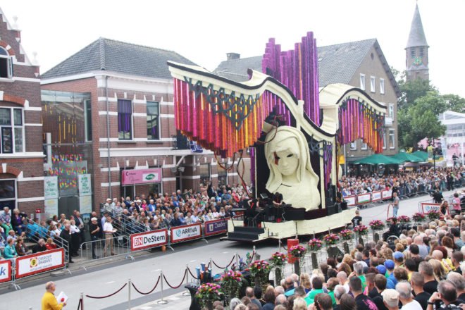 Corso Zundert, Zundert, Netherlands, the Netherlands, 2016 Corso Zundert, flower, flowers, flower parade, flower floats, dahlia, dahlias, dahlia floats, Organ