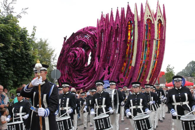Corso Zundert, Zundert, Netherlands, the Netherlands, 2016 Corso Zundert, flower, flowers, flower parade, flower floats, dahlia, dahlias, dahlia floats, Vortex