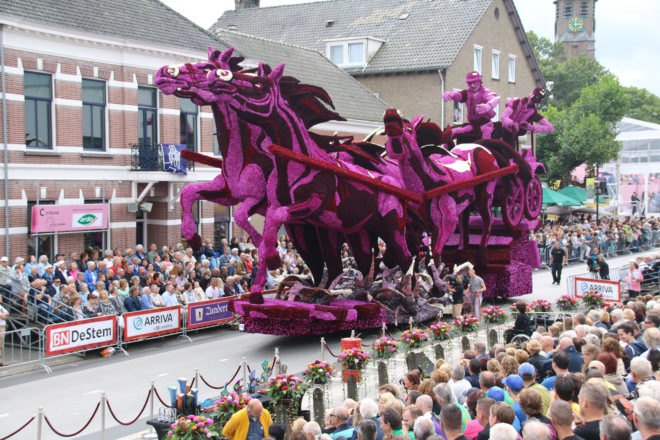 Corso Zundert, Zundert, Netherlands, the Netherlands, 2016 Corso Zundert, flower, flowers, flower parade, flower floats, dahlia, dahlias, dahlia floats, Water Tank