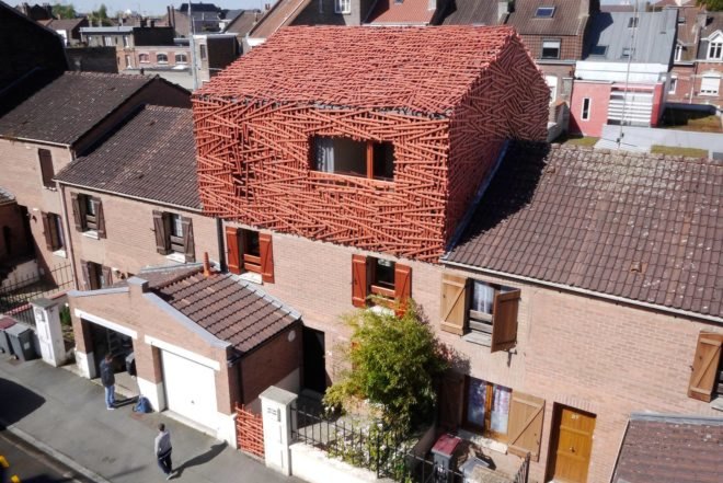 D'Houndt + Bajart architects, nest-like home extension, House extension AB, Castor House, Lille, France, Filter natural light, wooden battens structure, archetypal house,