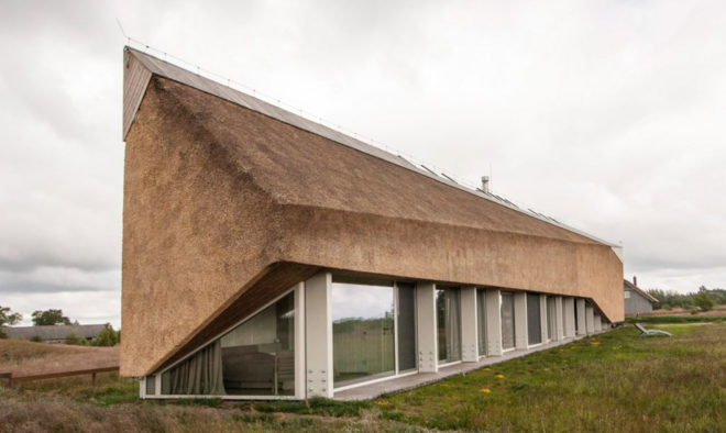 Archispektras, Dune House, thatched roof, holiday house, Latvia, reed hatch, timber cladding, pine wood, green architecture, laminated timber, wood-burning stove