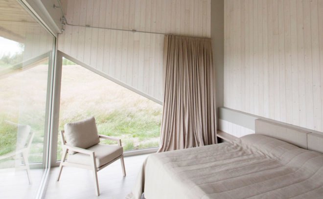 Archispektras, Dune House, thatched roof, holiday house, Latvia, reed hatch, timber cladding, pine wood, green architecture, laminated timber, wood-burning stove