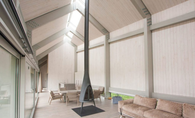 Archispektras, Dune House, thatched roof, holiday house, Latvia, reed hatch, timber cladding, pine wood, green architecture, laminated timber, wood-burning stove
