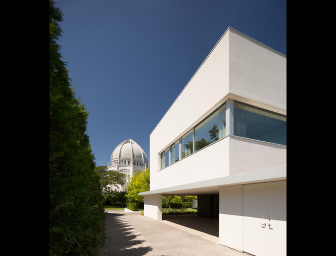 House to the Beach by Gluck+, geothermal energy house in Chicago, West Coast architecture in the midwest, Chicago lakeside house, modern minimalist architecture in Chicago, energy efficient architecture by Gluck+