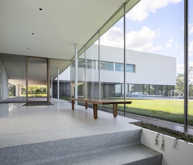 House to the Beach by Gluck+, geothermal energy house in Chicago, West Coast architecture in the midwest, Chicago lakeside house, modern minimalist architecture in Chicago, energy efficient architecture by Gluck+