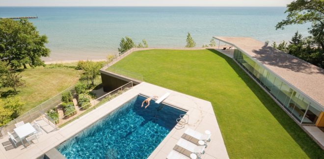 House to the Beach by Gluck+, geothermal energy house in Chicago, West Coast architecture in the midwest, Chicago lakeside house, modern minimalist architecture in Chicago, energy efficient architecture by Gluck+