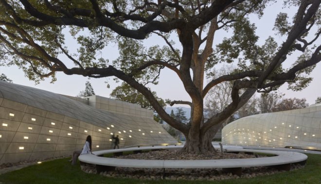 Kaplan Family Pavilion, City of Hope, research and treatment center, outdoor garden, LEED Platinum certification, pavilion, Belzberg Architects, medical center, green architecture, LEDs, LED lighting, concrete walls, drought-tolerant plant species