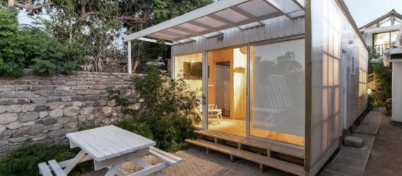 Polycarbonate Cabin by Alejandro Soffia, Guanaqueros architecture, Alejandro Soffia low cost architecture, tight budget good design, good architecture on a budget, polycarbonate architecture. Polycarbonate Cabin in Guanaqueros