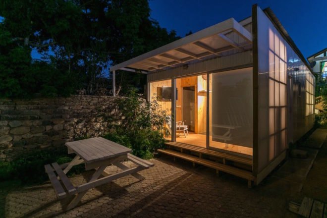 Polycarbonate Cabin by Alejandro Soffia, Guanaqueros architecture, Alejandro Soffia low cost architecture, tight budget good design, good architecture on a budget, polycarbonate architecture. Polycarbonate Cabin in Guanaqueros