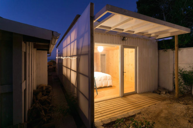 Polycarbonate Cabin by Alejandro Soffia, Guanaqueros architecture, Alejandro Soffia low cost architecture, tight budget good design, good architecture on a budget, polycarbonate architecture. Polycarbonate Cabin in Guanaqueros