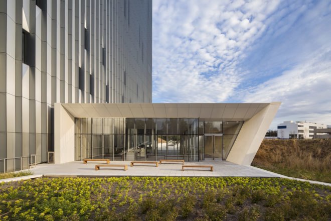 Living wall, nyc emergency center, SOM architects, Active Modular Phytoremediation System, Public Safety Answering Center, Bronx, Bronx living wall, Bronx emergency call center, CASE researchers, amps systems, nyc living walls, green walls nyc, green wall design, urban design,