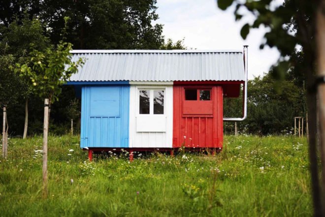Tiny House France, Tiny House France by Joshua Woodsman, Tiny House France by Pin-Up Houses, tiny and affordable houses, French flag inspired architecture