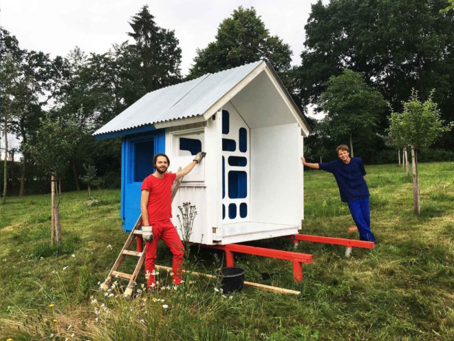 Tiny House France, Tiny House France by Joshua Woodsman, Tiny House France by Pin-Up Houses, tiny and affordable houses, French flag inspired architecture