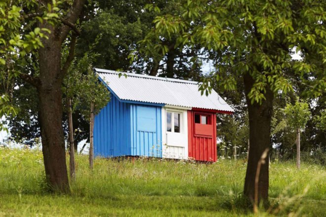 Tiny House France, Tiny House France by Joshua Woodsman, Tiny House France by Pin-Up Houses, tiny and affordable houses, French flag inspired architecture