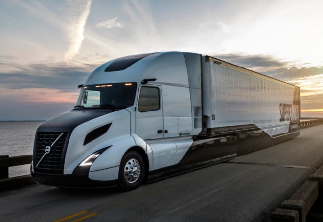 volvo, volvo supertruck, semi truck, cargo transportation, 70 percent fuel efficiency