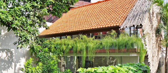 Wahana Architects, DeeRoemah house, naturally ventilated house in Jakarta, renovated house in Jakarta, house built out of reused materials