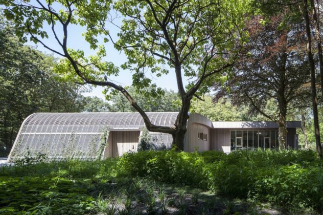 energy neutral ambulance station, Ambulance Station by Architectenforum, Ambulance station in Zeist, energy neutral architecture in Zeist, renewable materials in ambulance station, timber-framed ambulance station,