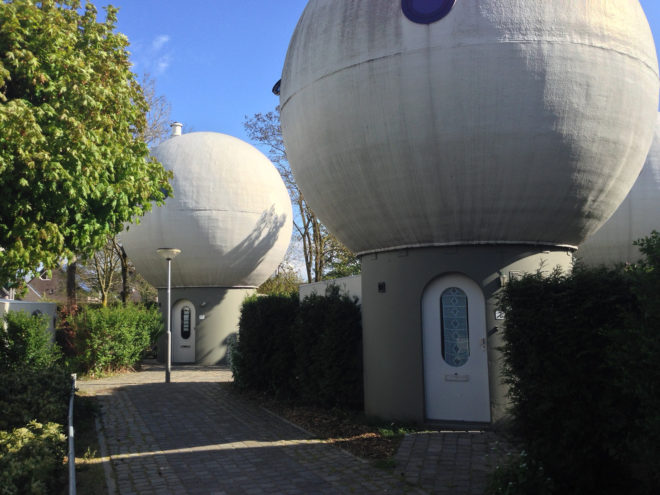Bolwoningen, Dries Kreijkamp, netherlands, dutch architecture, spherical homes, globe homes, spherical apartments, bulb homes, 's-Hertogenbosch, Den Bosch, Maaspoort