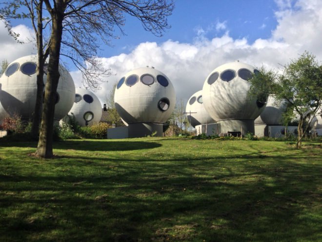 Bolwoningen, Dries Kreijkamp, netherlands, dutch architecture, spherical homes, globe homes, spherical apartments, bulb homes, 's-Hertogenbosch, Den Bosch, Maaspoort