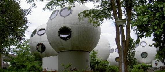 Bolwoningen, Dries Kreijkamp, netherlands, dutch architecture, spherical homes, globe homes, spherical apartments, bulb homes, 's-Hertogenbosch, Den Bosch, Maaspoort
