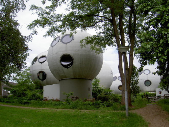 Bolwoningen, Dries Kreijkamp, netherlands, dutch architecture, spherical homes, globe homes, spherical apartments, bulb homes, 's-Hertogenbosch, Den Bosch, Maaspoort