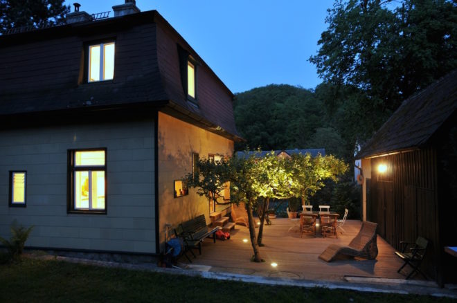 Enchanted Shed by Sue Architekten, adaptive reuse of outbuilding, 1930s farm building transformation, coal tar timber cladding,