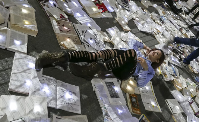 Luzinterruptus, Literature vs. Traffic, art installation, interactive installation, Toronto, Nuit Blanche, Canada, temporary installation, recycled art, green design