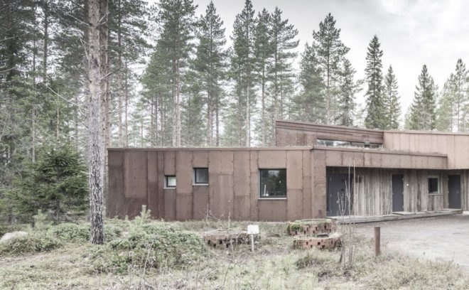 Residence in Muhos by Alt Arkkitehdit, green roofed Finnish house, Residence in Muhos, green roof Corten steel architecture, Corten steel-clad architecture, houses that blend into the surroundings,