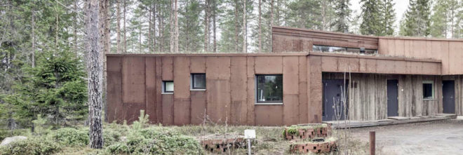 Residence in Muhos by Alt Arkkitehdit, green roofed Finnish house, Residence in Muhos, green roof Corten steel architecture, Corten steel-clad architecture, houses that blend into the surroundings,