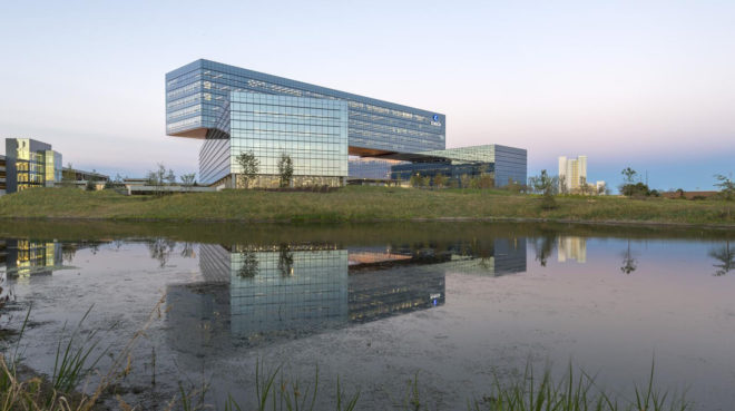 Zurich Insurance Group Headquarters, Goettsch Partners, Thornton Tomasetti, LEED Platinum certification, green office building, Chicago, green roof, Chicago, green architecture, rainwater harvesting, greywater reuse, daylighting